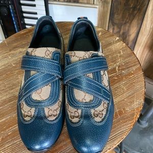 Women’s Gucci shoe
